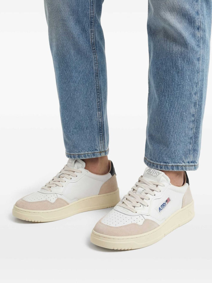 Sneakers bianche Medalist in pelle con inserti scamosciati 