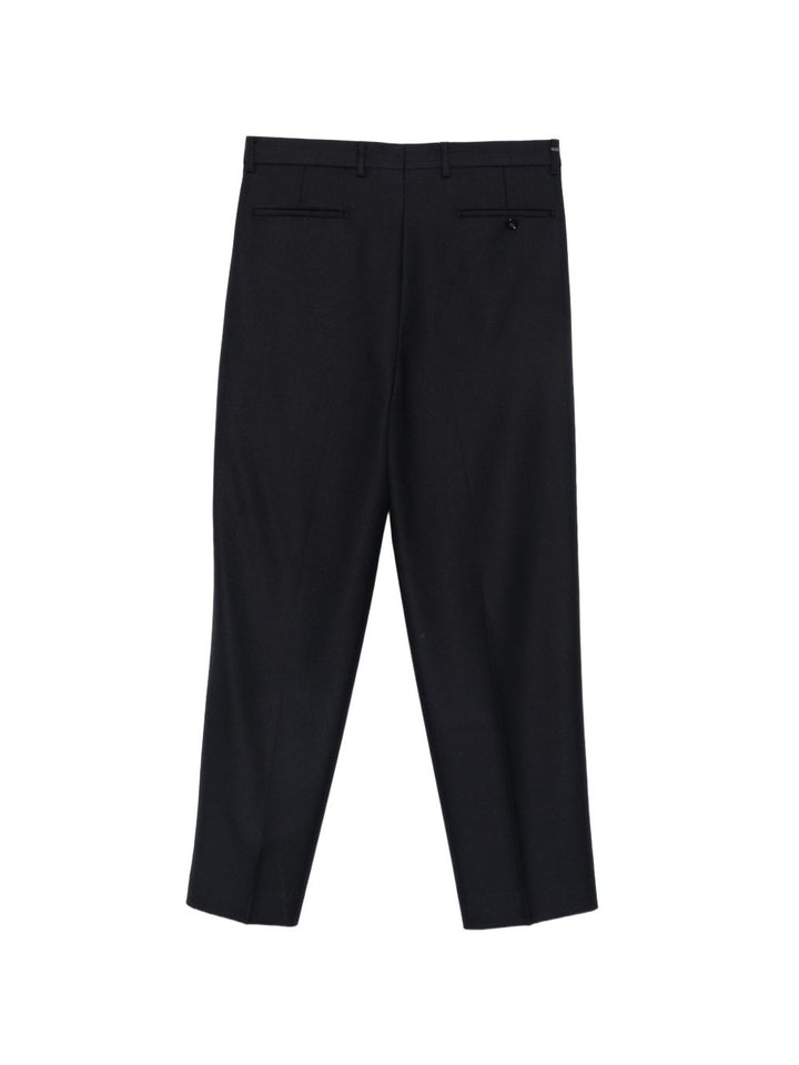 Pantaloni blu affusolati con pieghe 