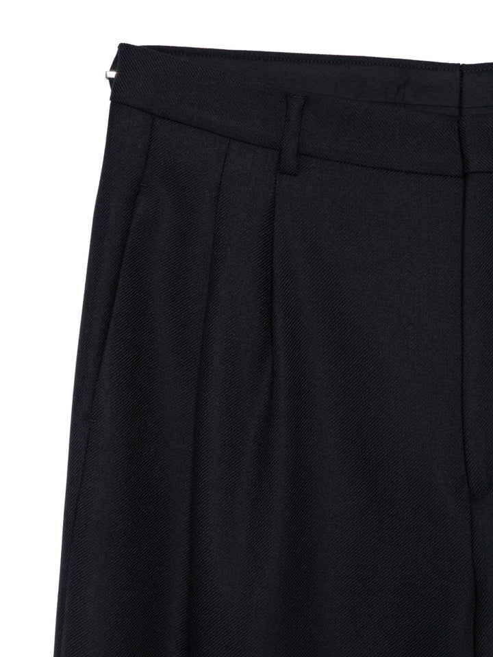 Pantaloni blu affusolati con pieghe 