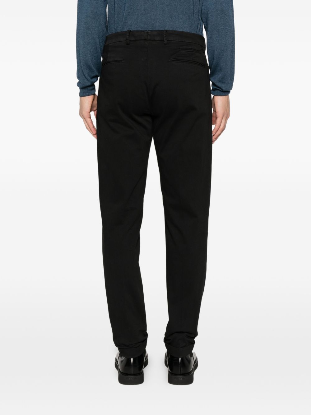 Pantaloni chino nero con pieghe 