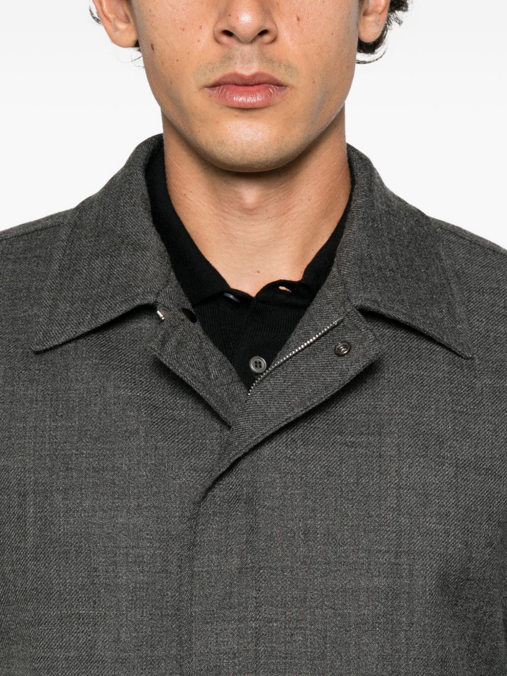 Giacca marrone scuro in lana vergine con tasche con patta 