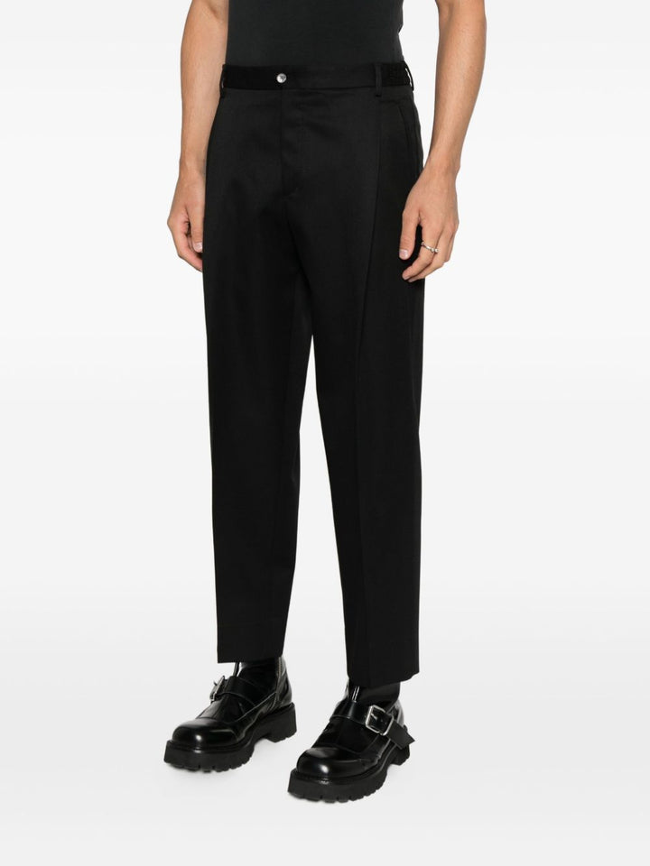 Pantaloni neri in lana con pieghe 