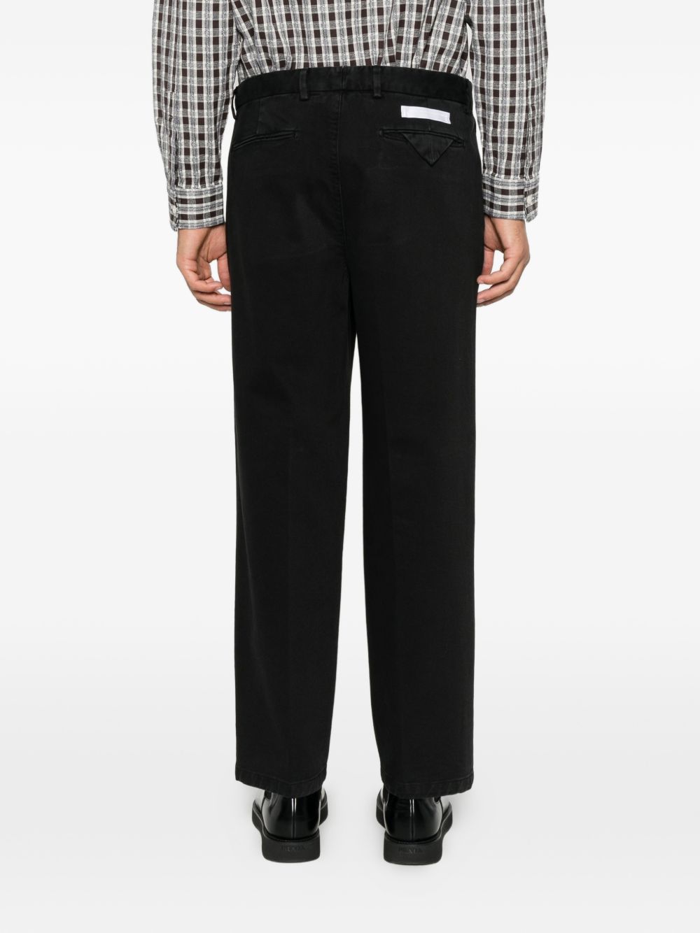 Pantaloni neri dritti con pieghe 