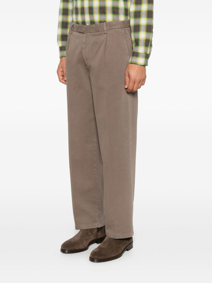 Pantaloni biscotto dritti con pieghe 