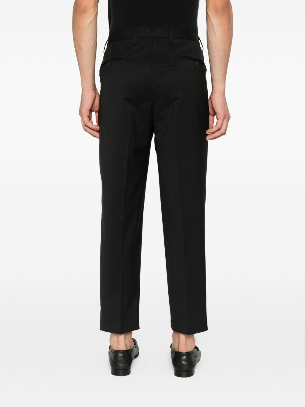 Pantaloni neri con pieghe frontali 