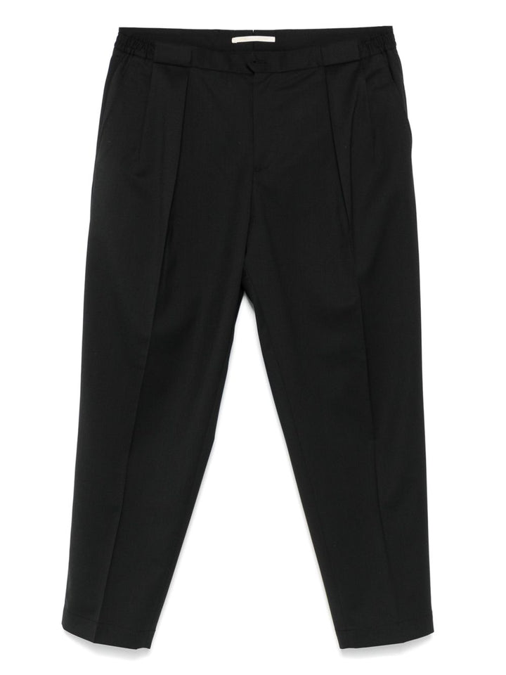 Pantaloni neri con pieghe frontali 