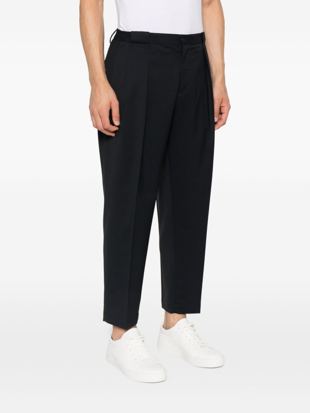 Pantaloni blu navy con pieghe frontali 