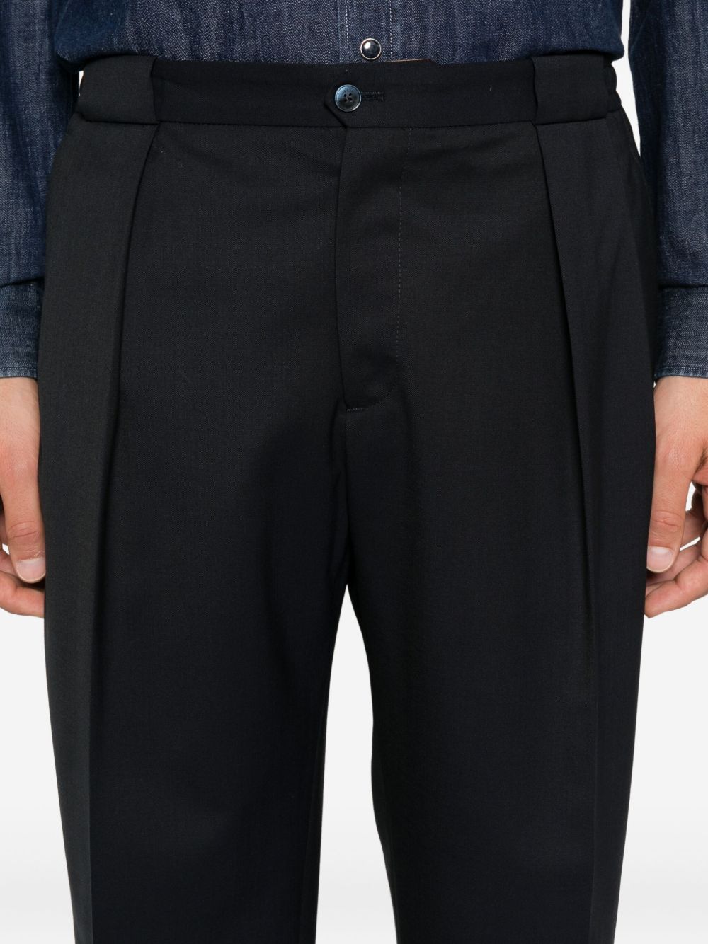 Pantaloni blu navy con pieghe frontali 