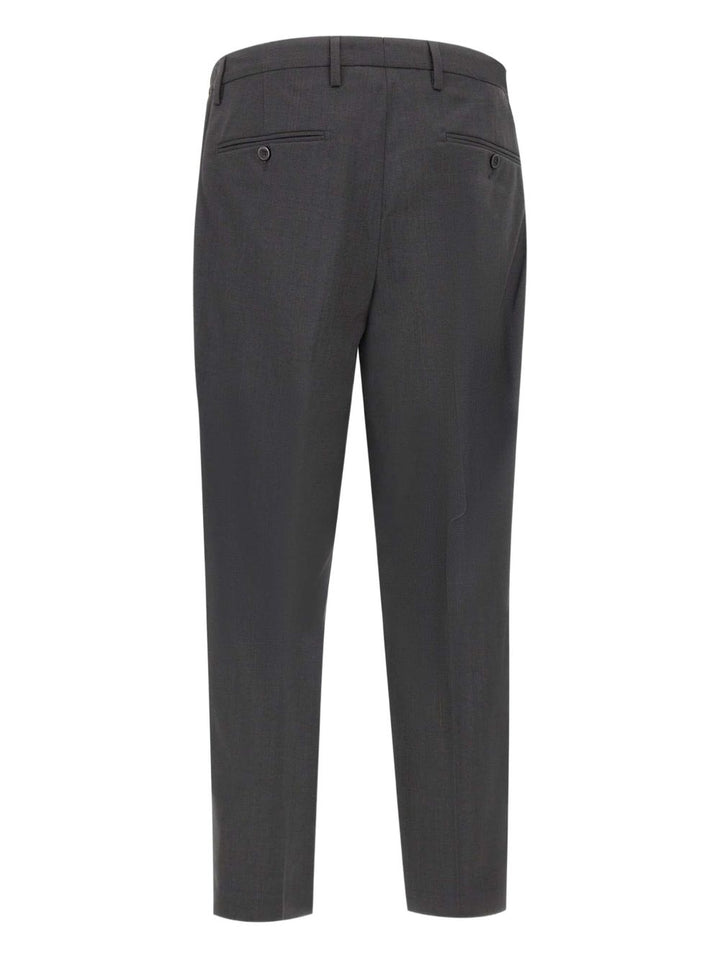 Pantaloni grigio scuro con pieghe frontali 