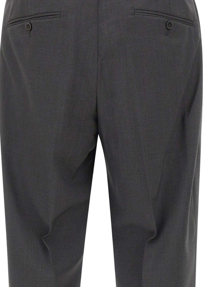 Pantaloni grigio scuro con pieghe frontali 