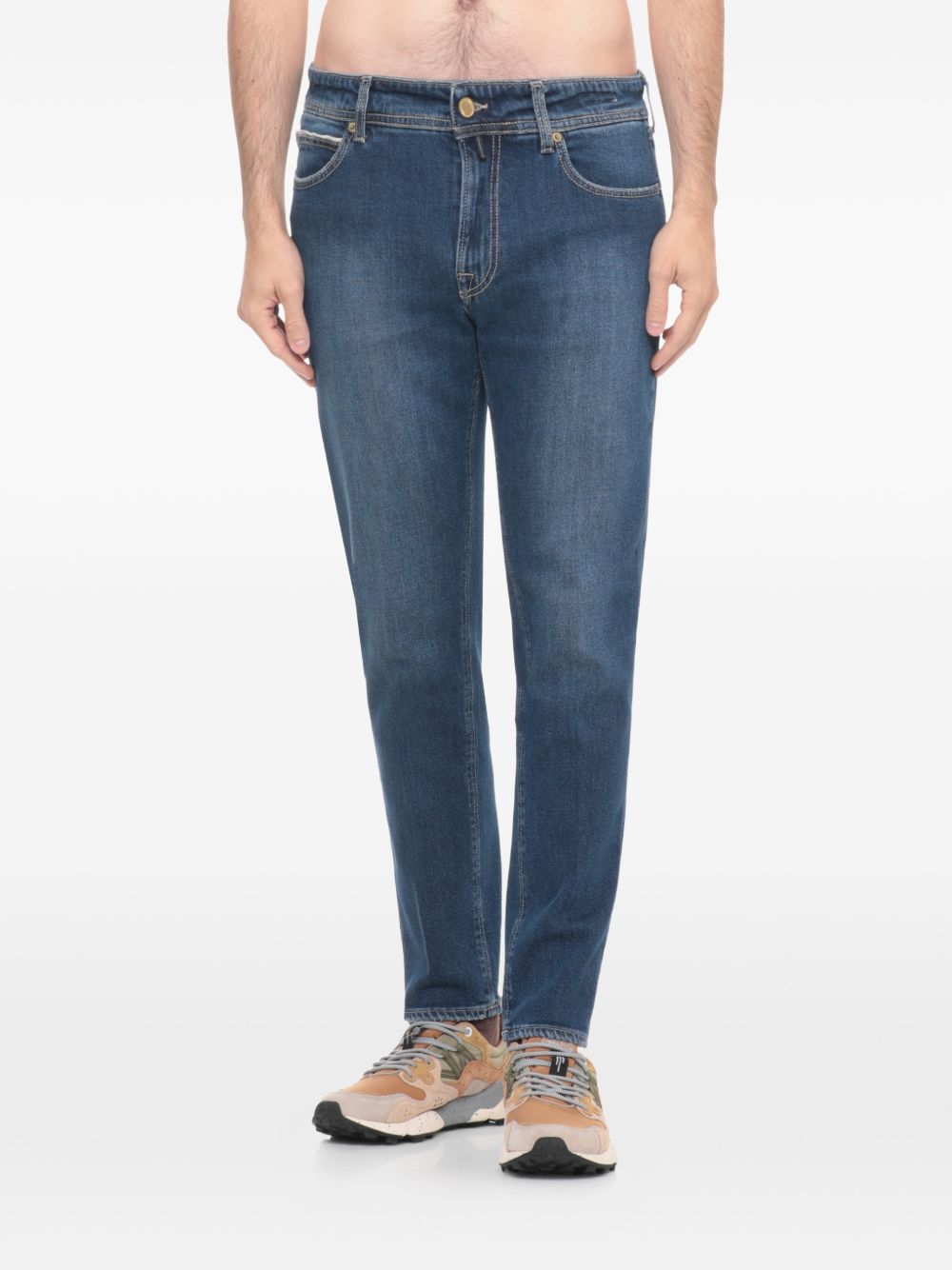 Jeans blu con cuciture 