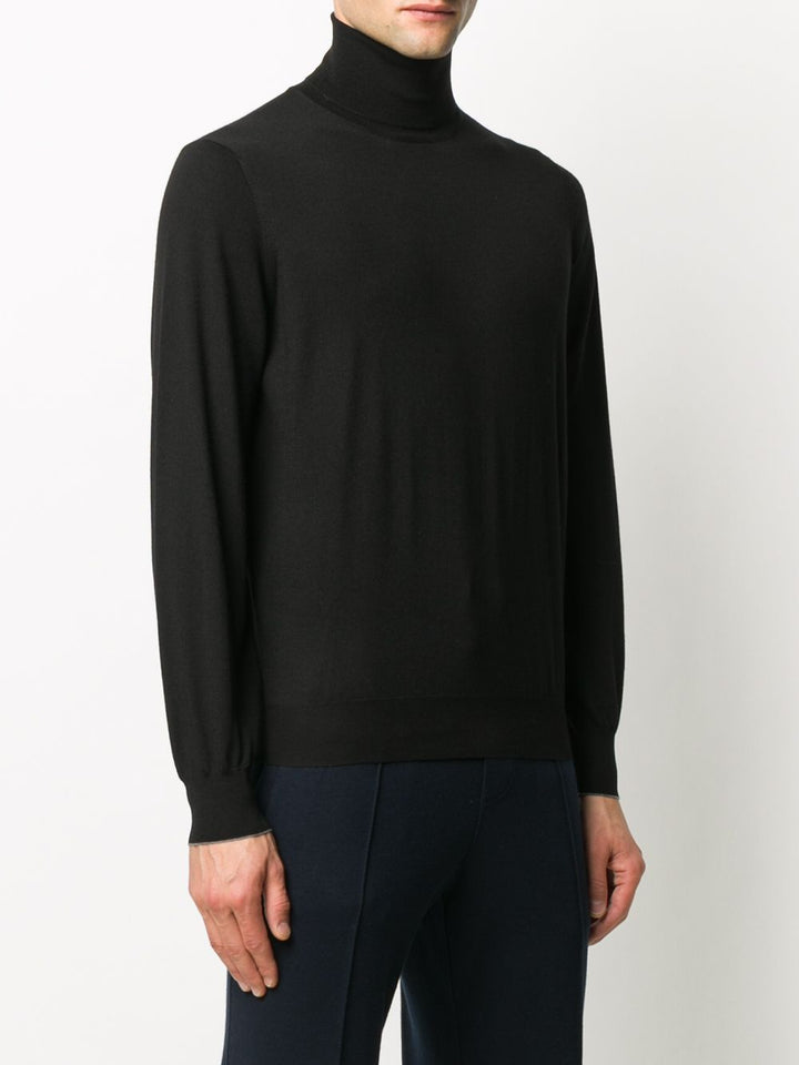 Maglione nero a collo alto 