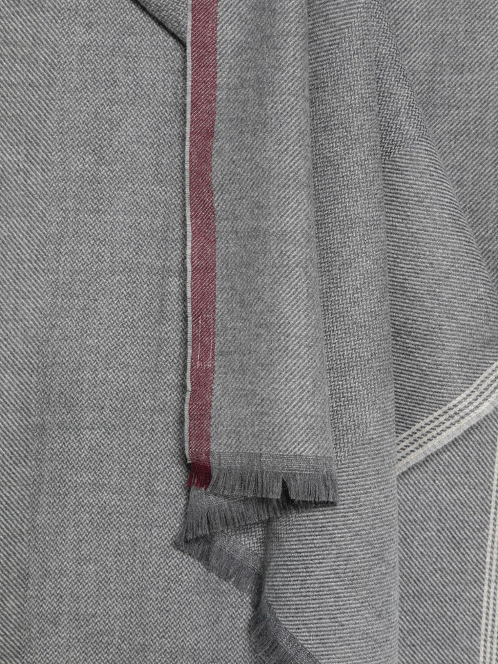 Sciarpa grigia con bordo a contrasto 