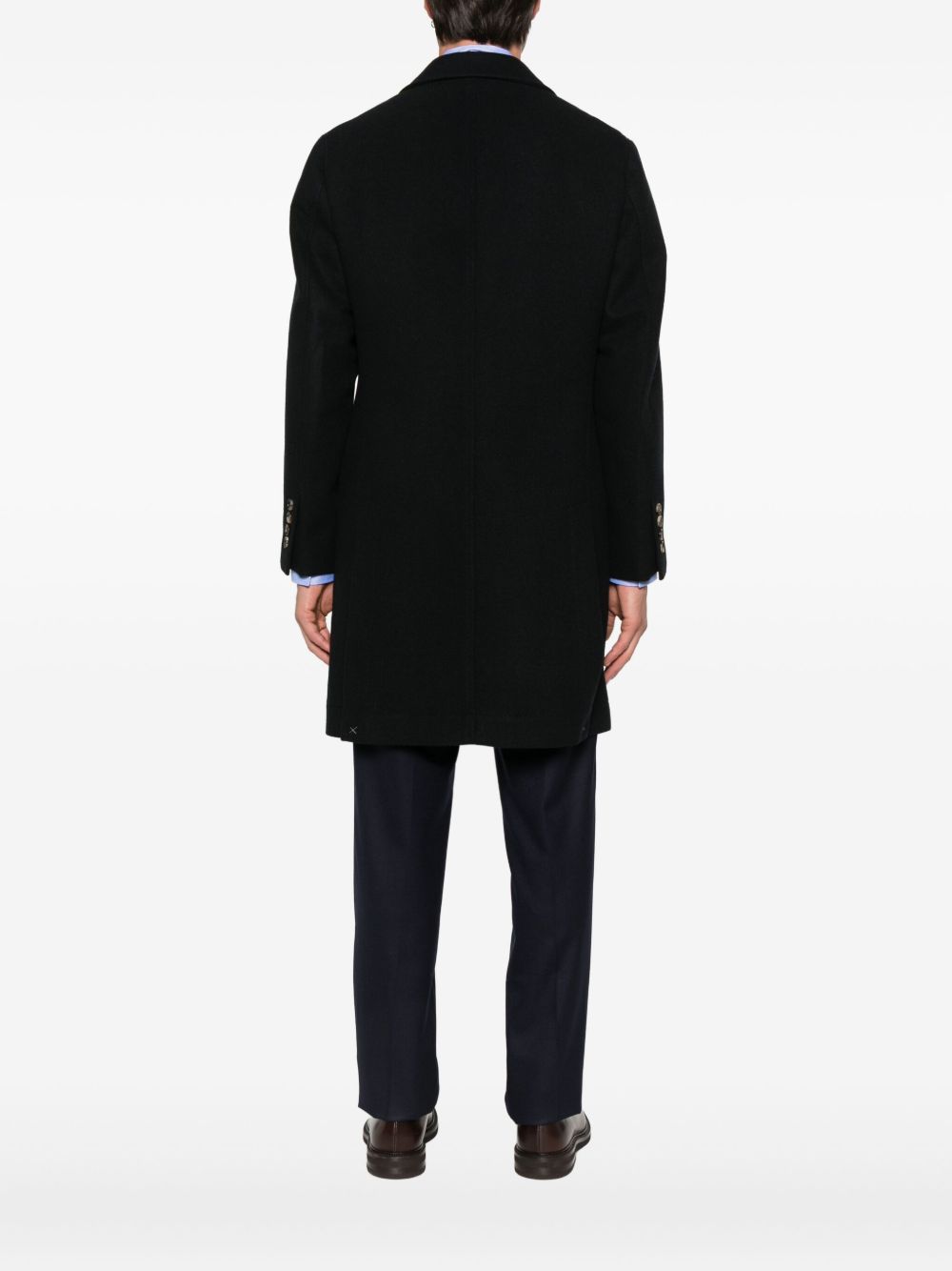 Cappotto nero con tasche applicate e revers classici 