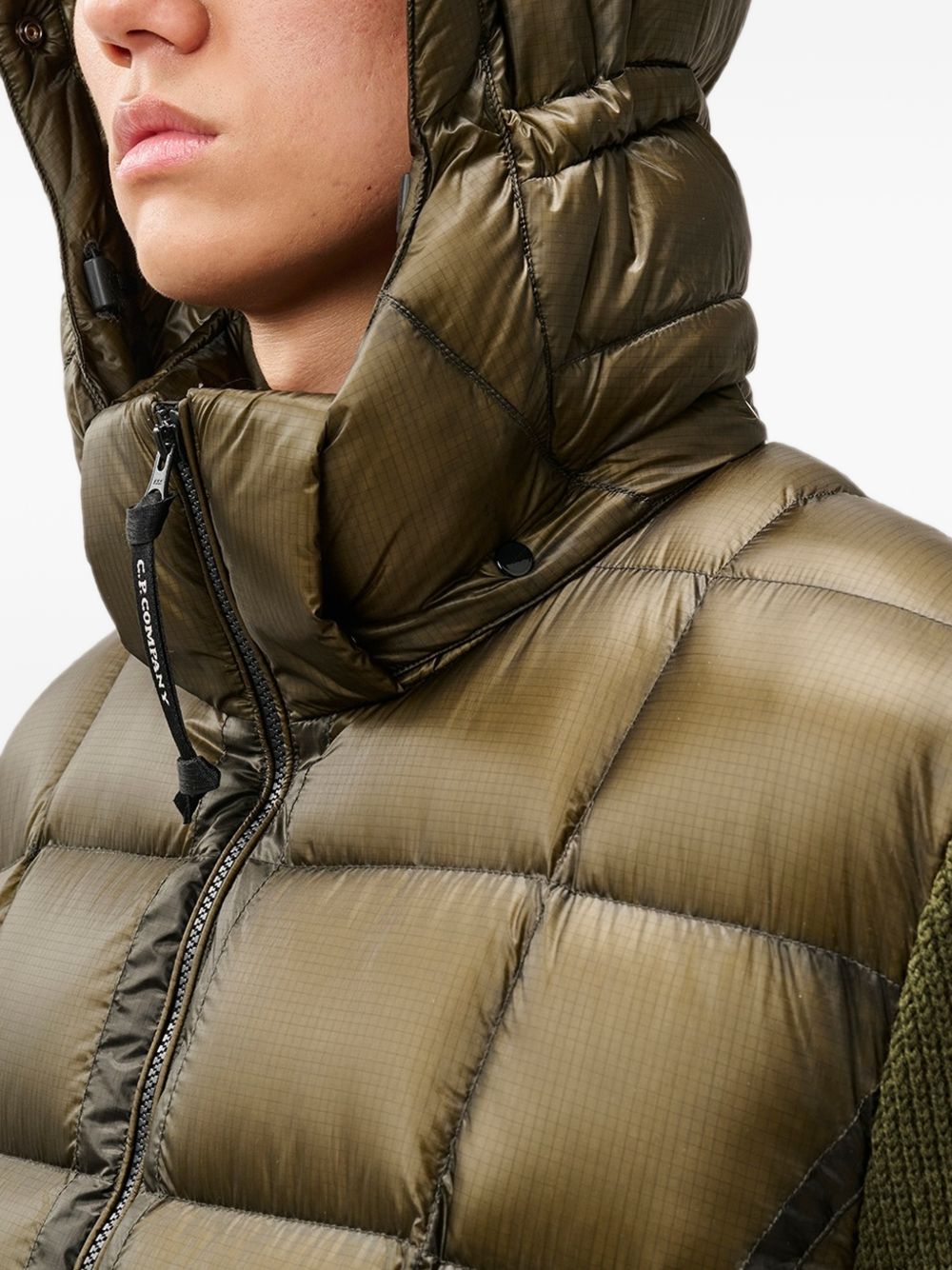Piumino verde con cappuccio e occhialini 
