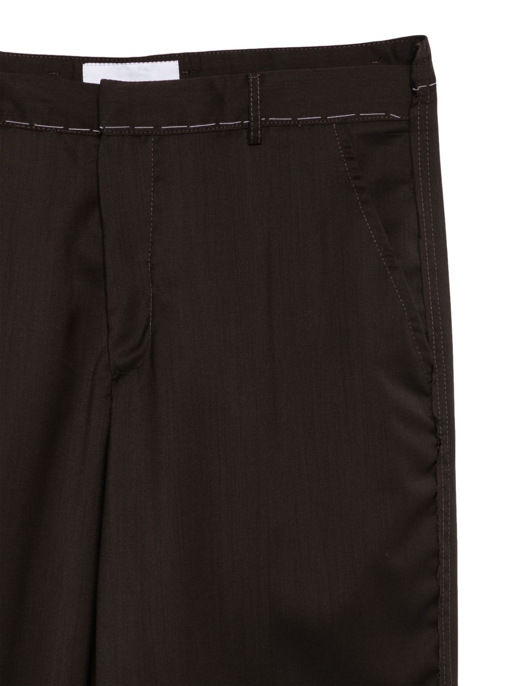 Pantaloni marroni dritti con cuciture a contrasto 