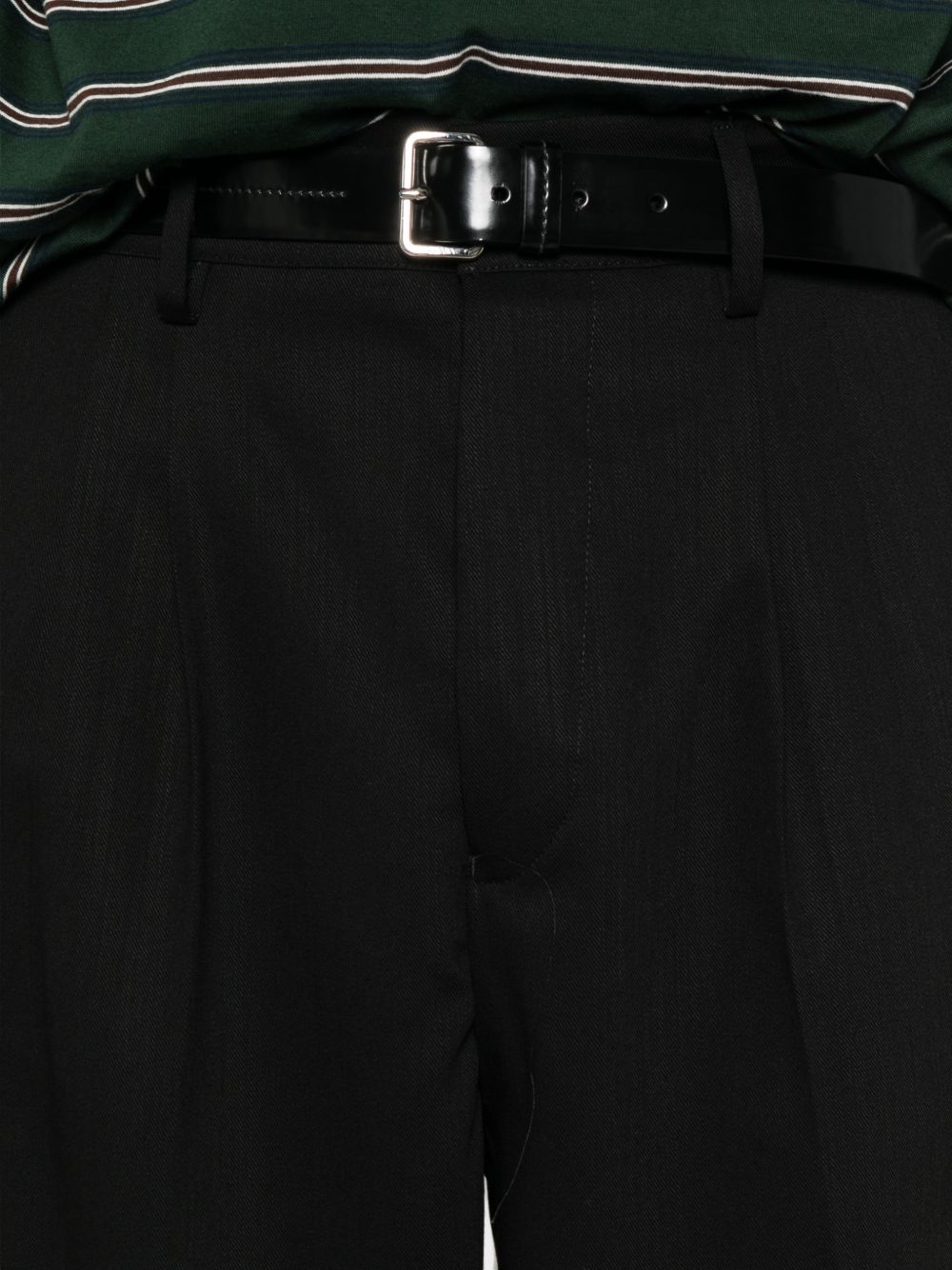 Pantaloni neri in lana vergine con pinces 