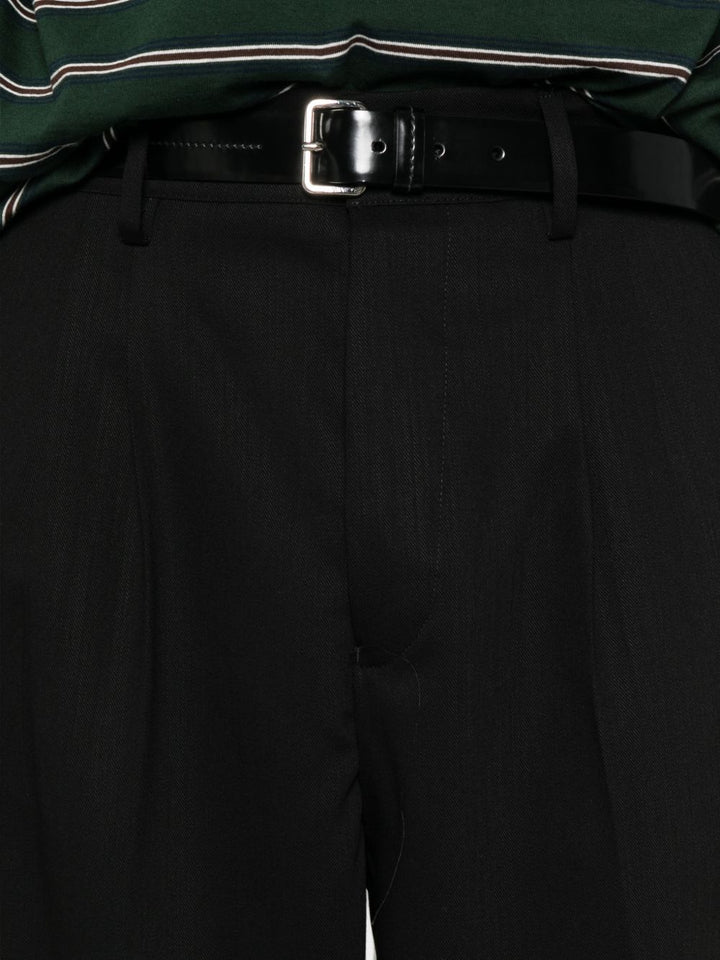 Pantaloni neri in lana vergine con pinces 