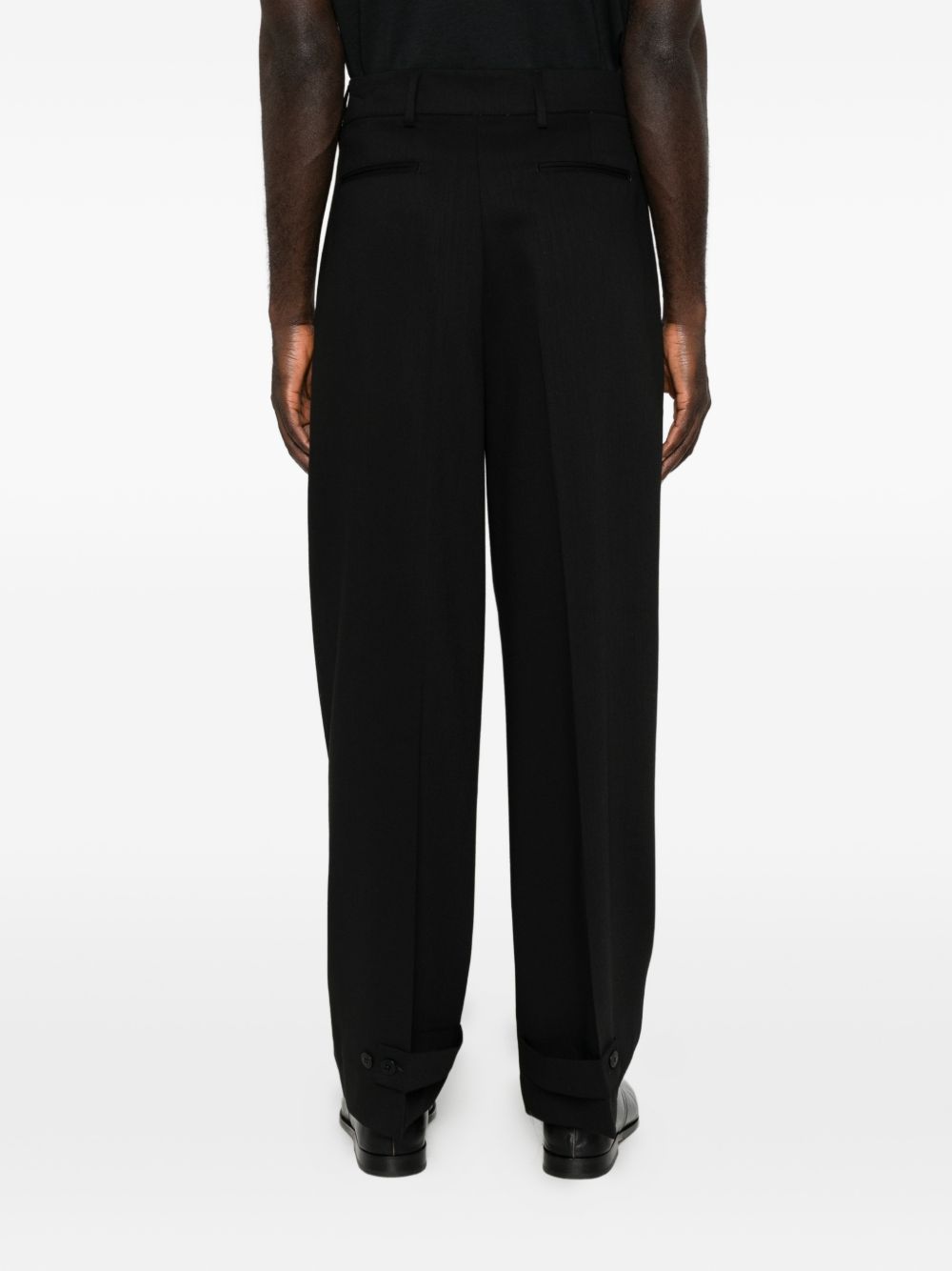 Pantaloni neri in lana vergine con pinces 