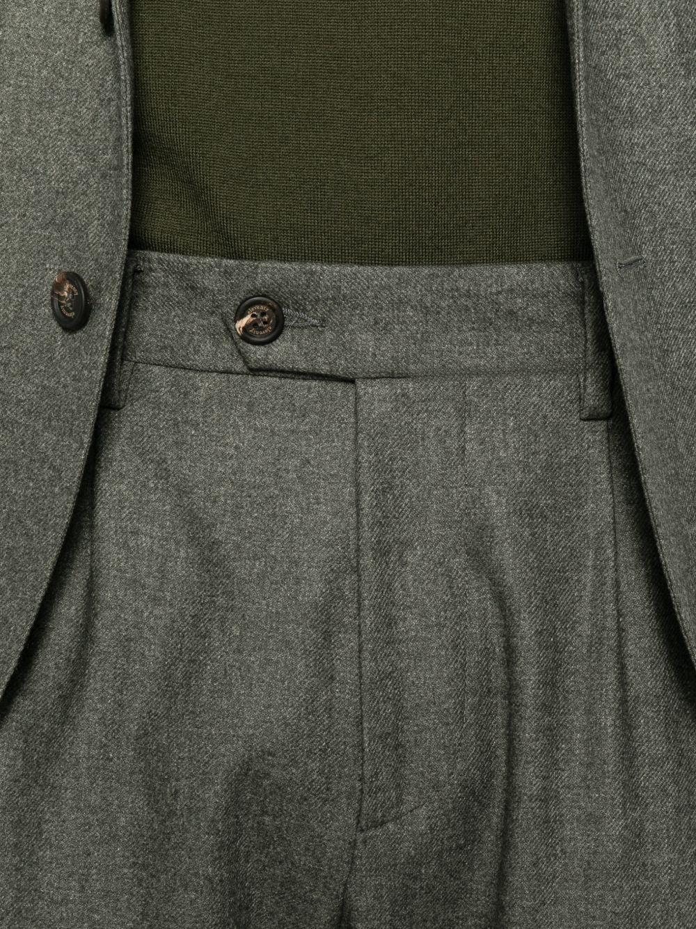 Abito verde militare monopetto con revers classici 