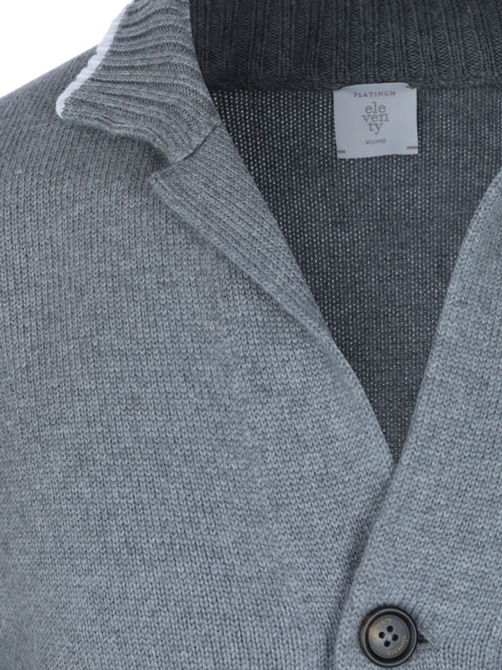 Cardigan grigio chiaro in lana con bottoni 