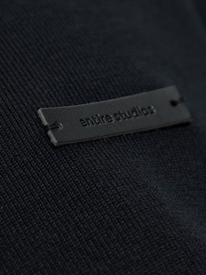 Polo nera con mezza zip 