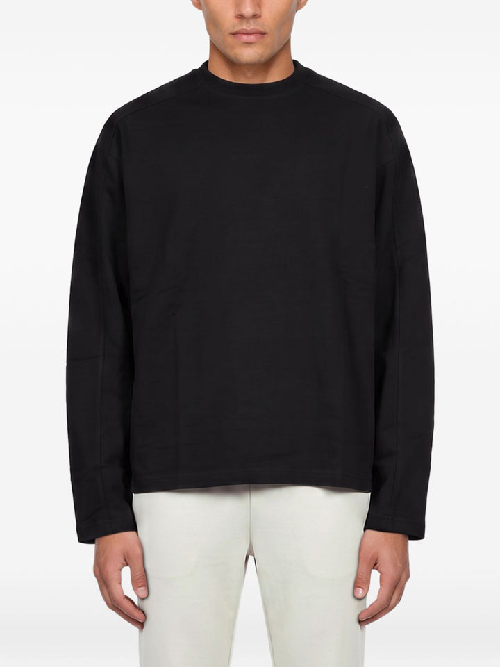 T-shirt nera a maniche lunghe 