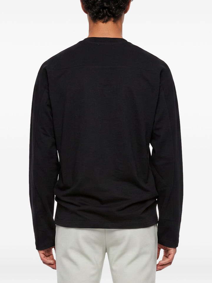 T-shirt nera a maniche lunghe 