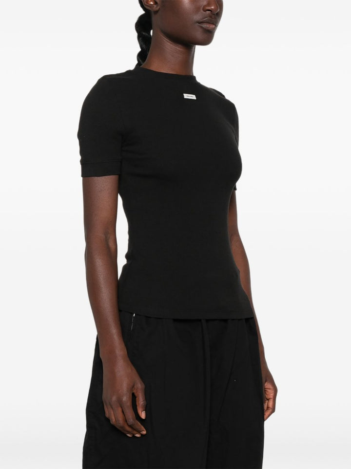 T-shirt nera a coste con logo 