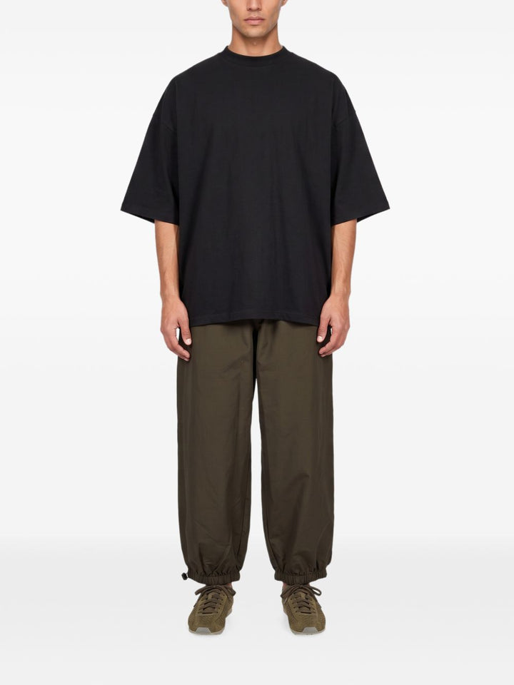 T-shirt nera 
