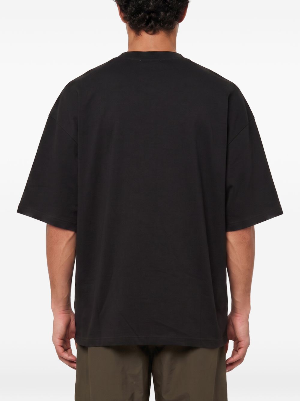 T-shirt nera 
