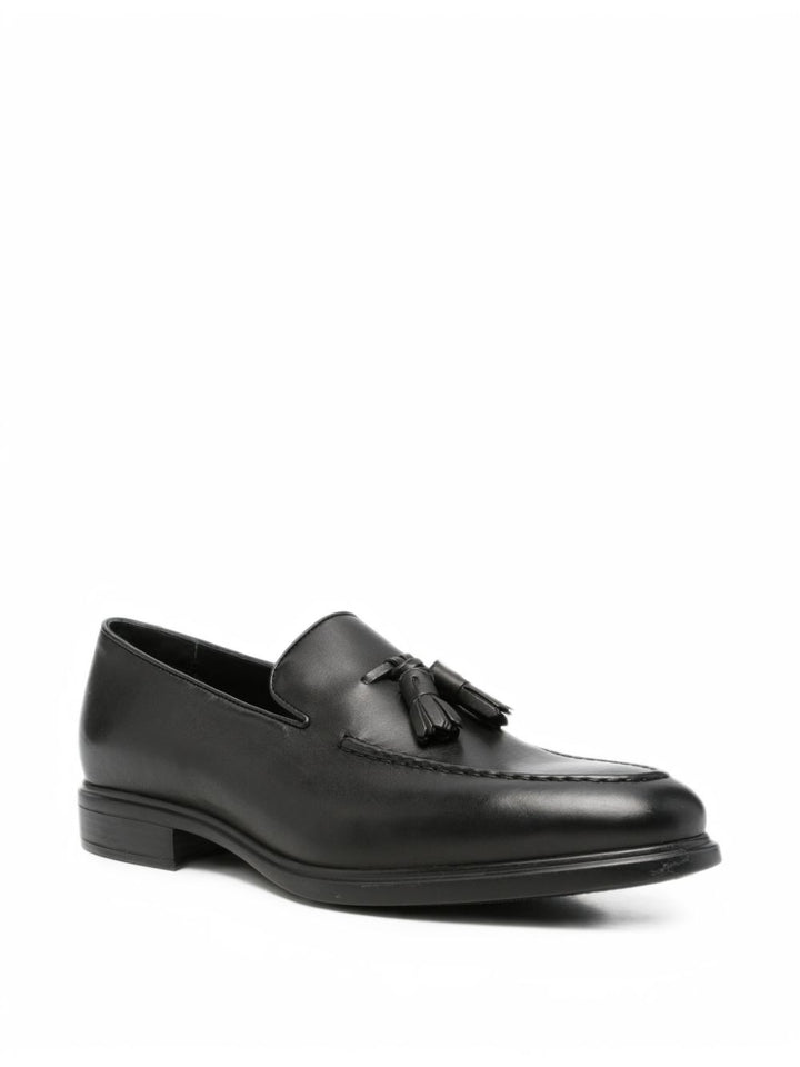 Mocassini con nappine in pelle nera 