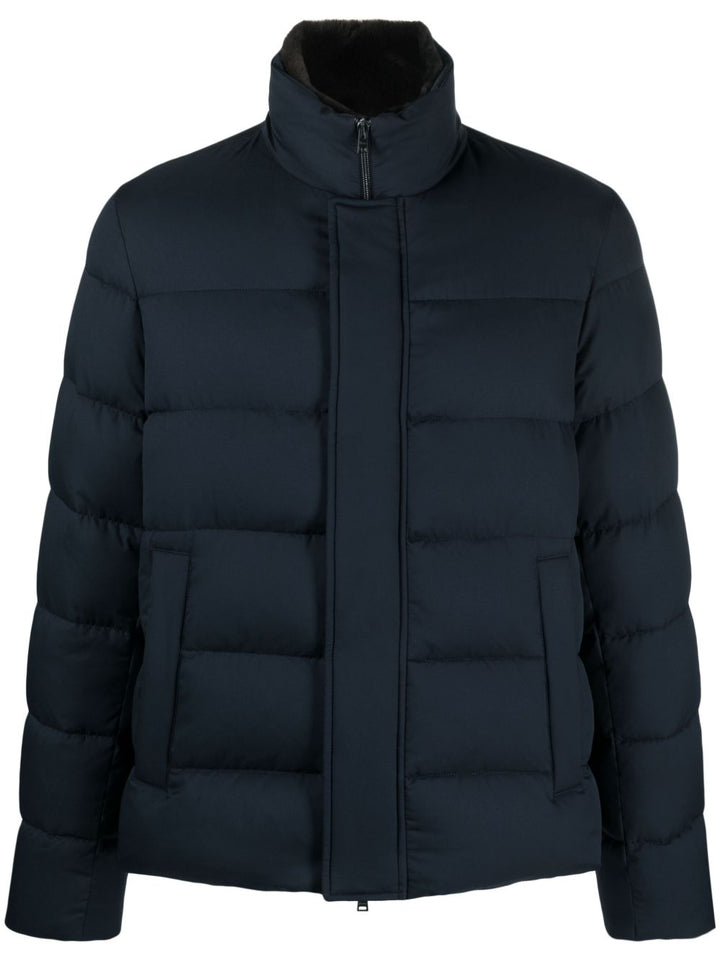 Piumino blu navy  a collo alto 