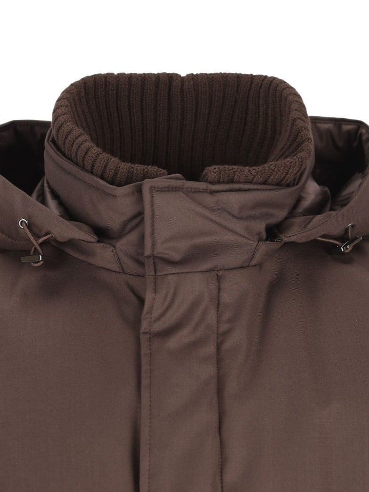 Piumino marrone scuro con cappuccio 