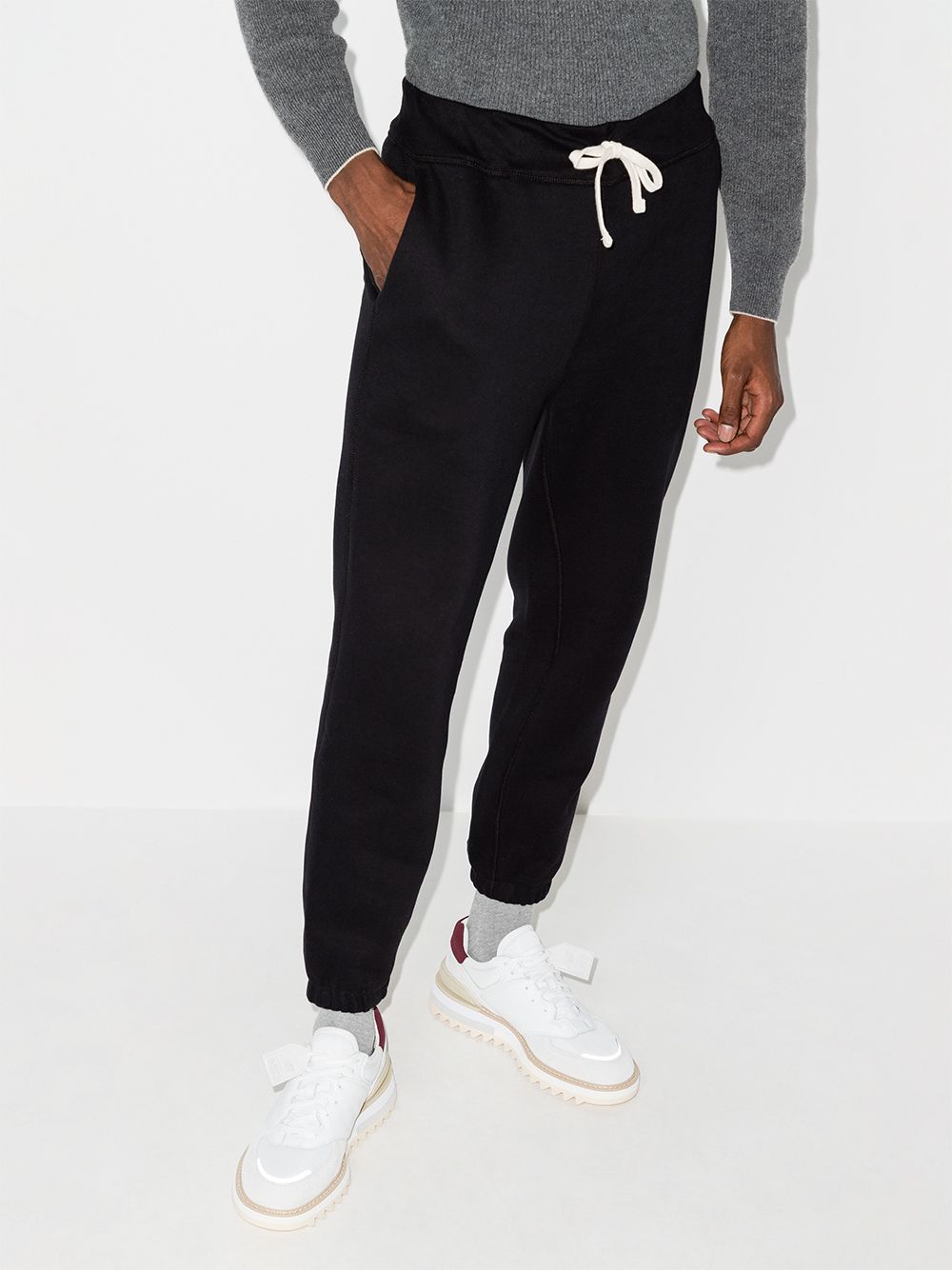 Pantaloni sportivi neri con logo ricamato 