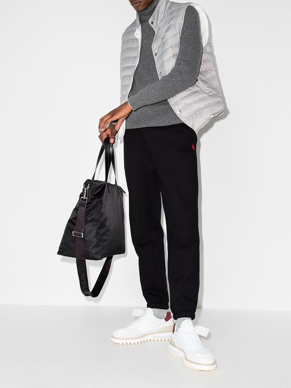 Pantaloni sportivi neri con logo ricamato 
