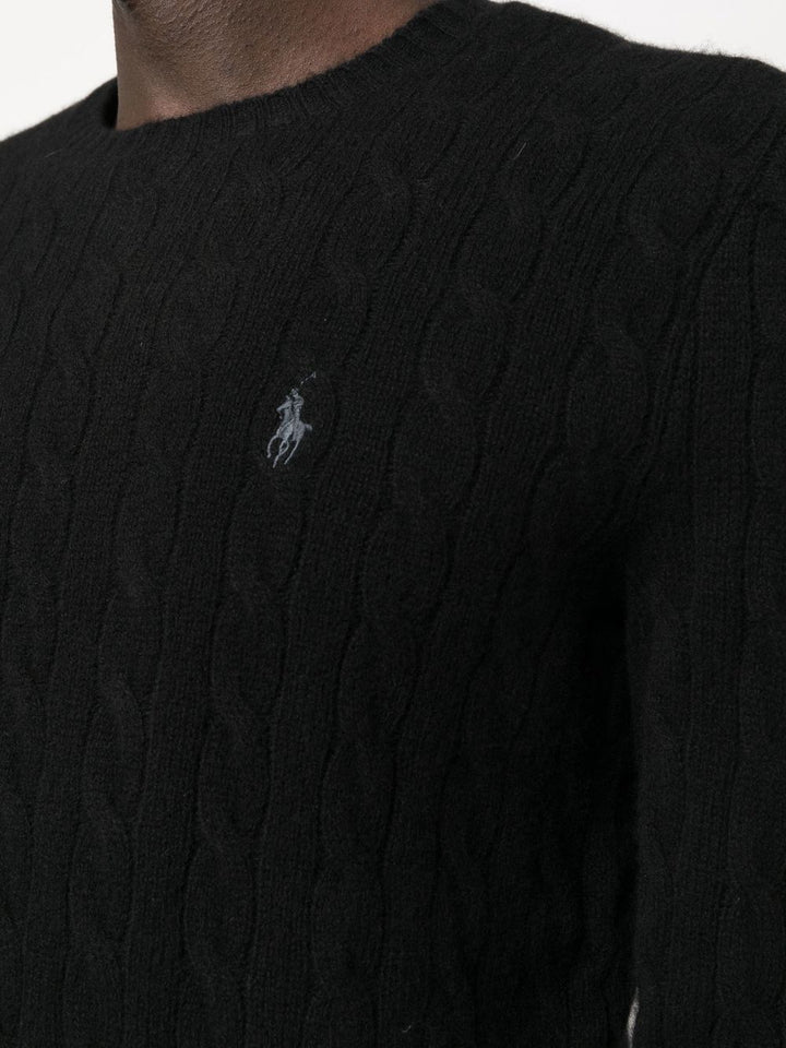 Maglione nero a trecce con ricamo 