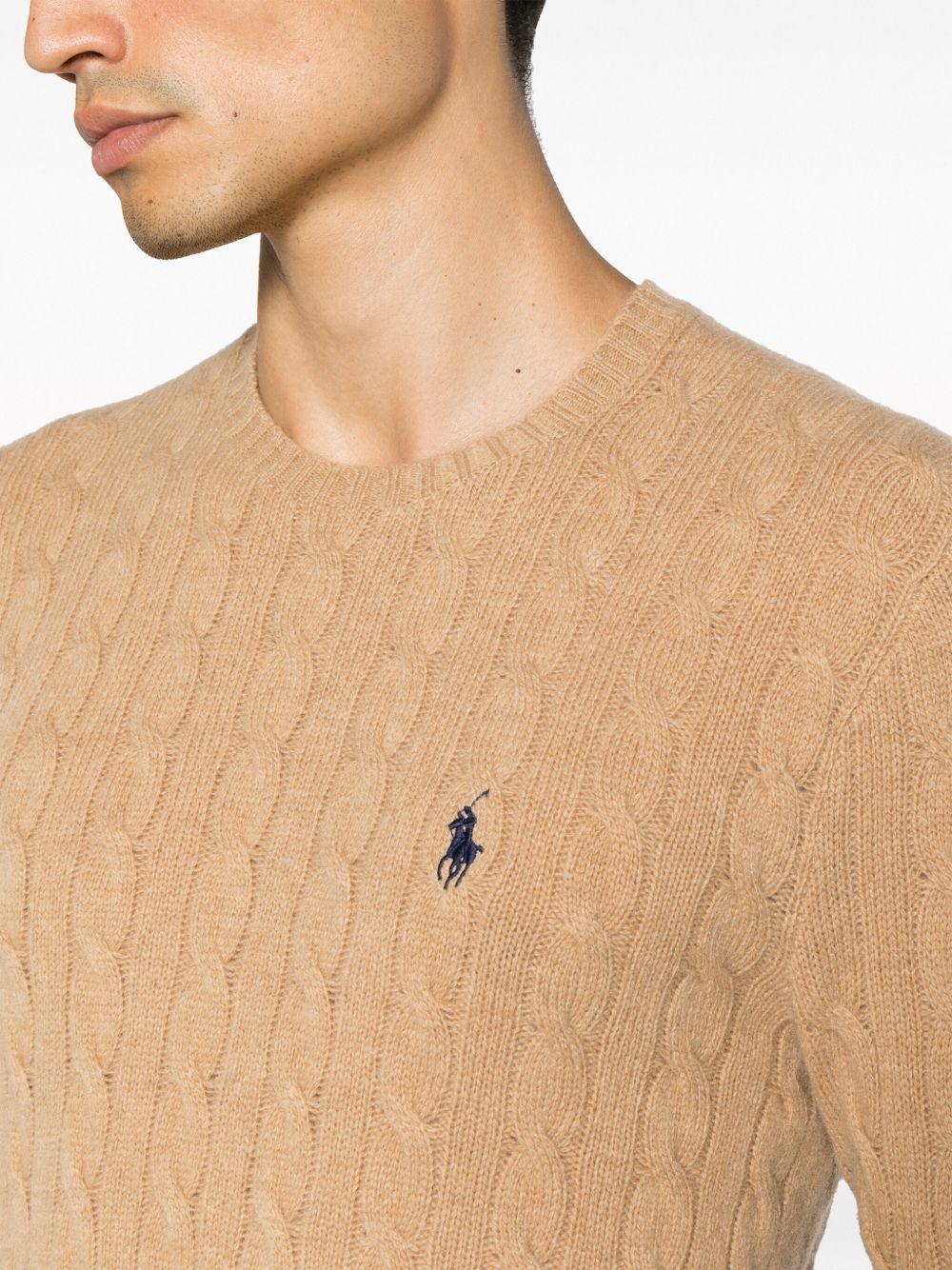Maglione grigio a trecce con ricamo 