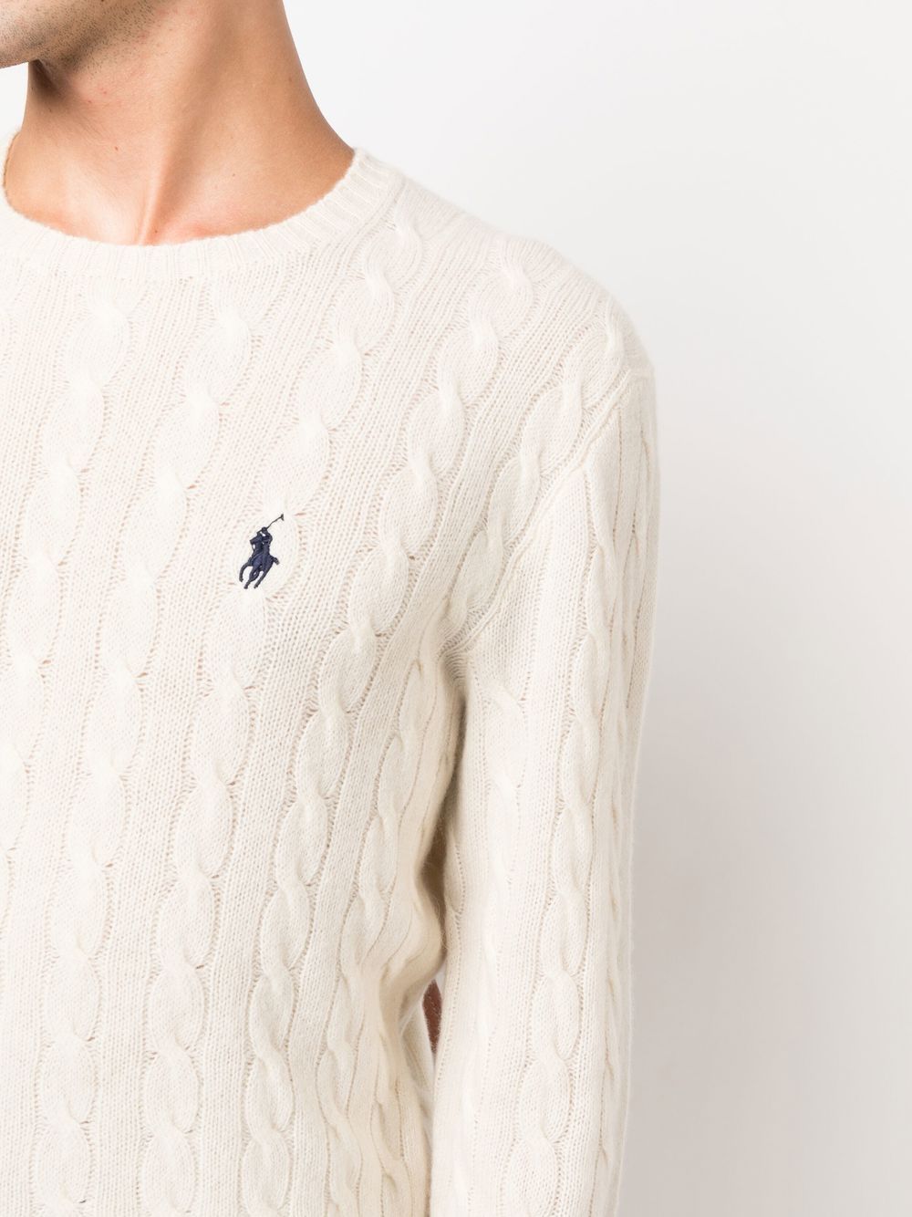 Maglione avorio a trecce con ricamo 