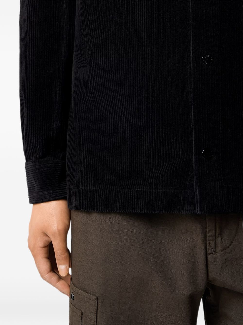 Camicia nera con design patchwork 