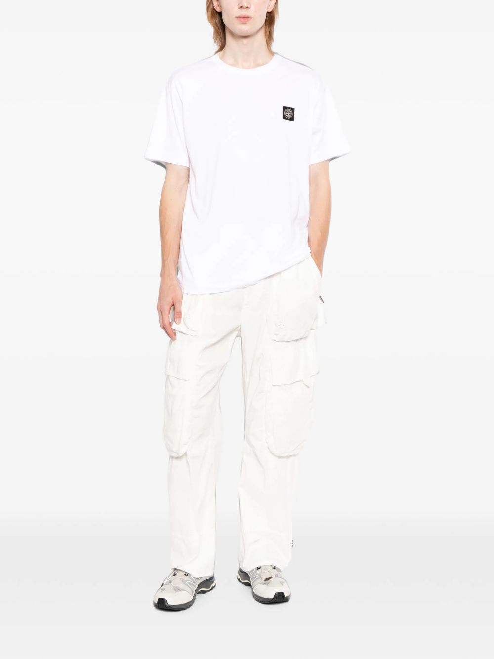 T-shirt bianca con applicazione logo 