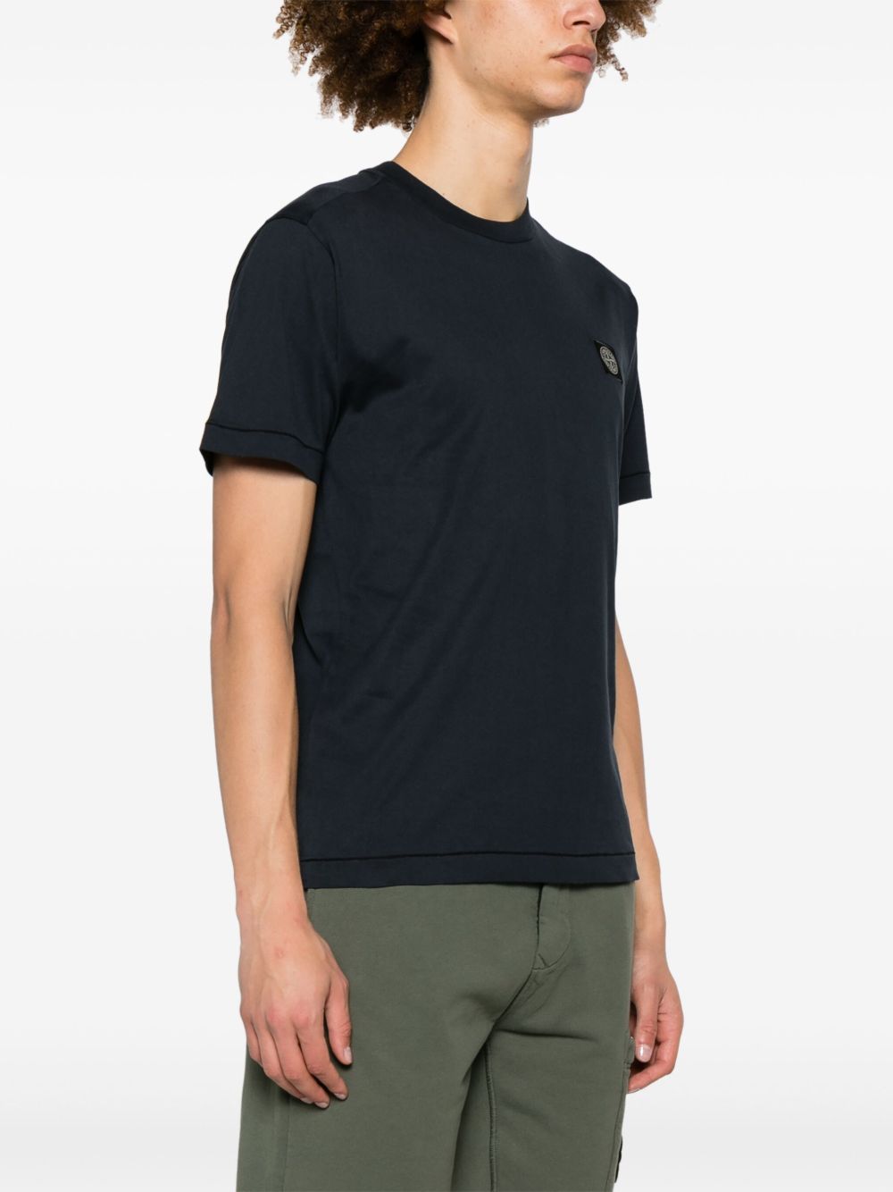 T-shirt navy con applicazione logo 