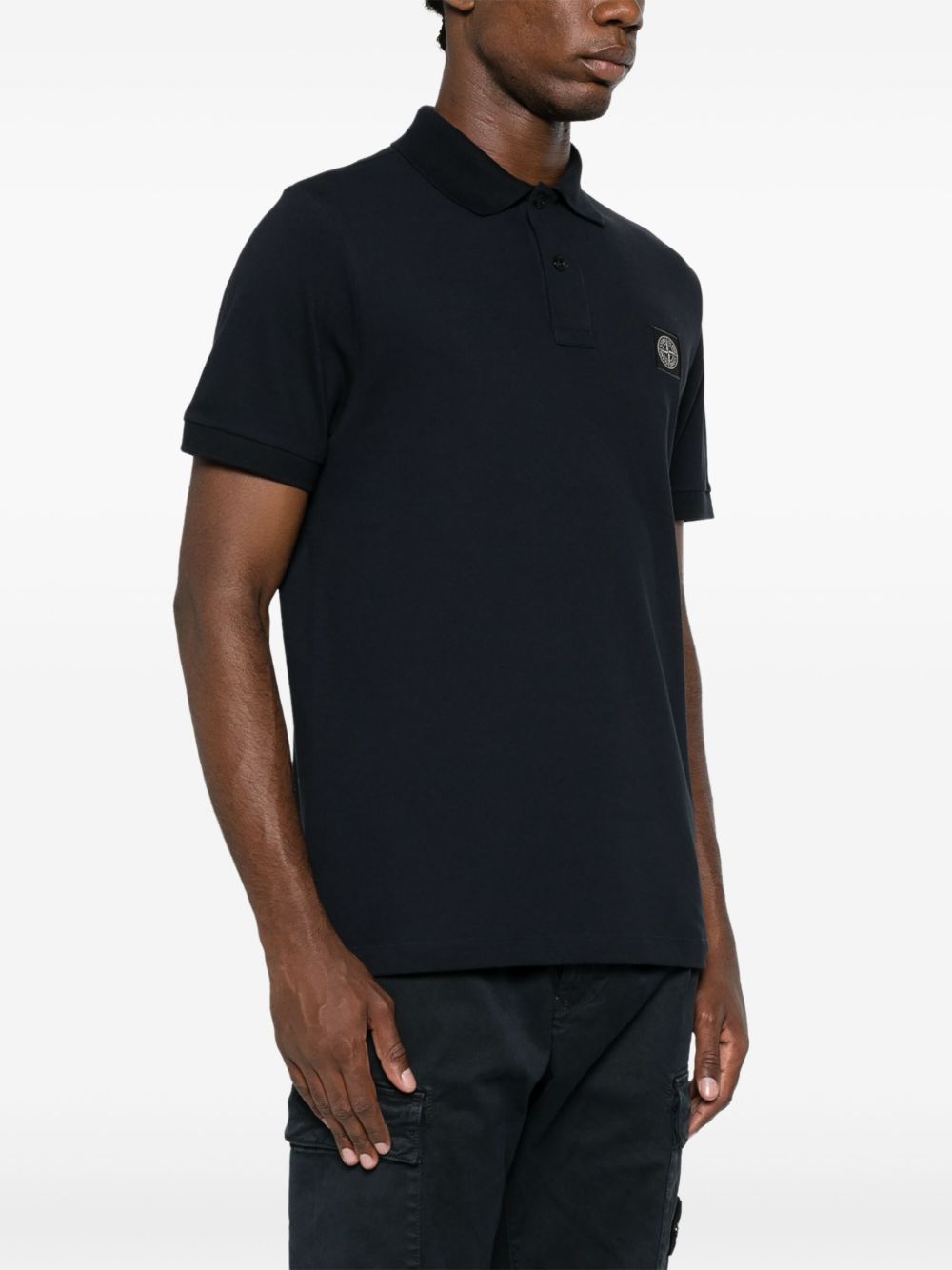 Polo navy con applicazione logo 