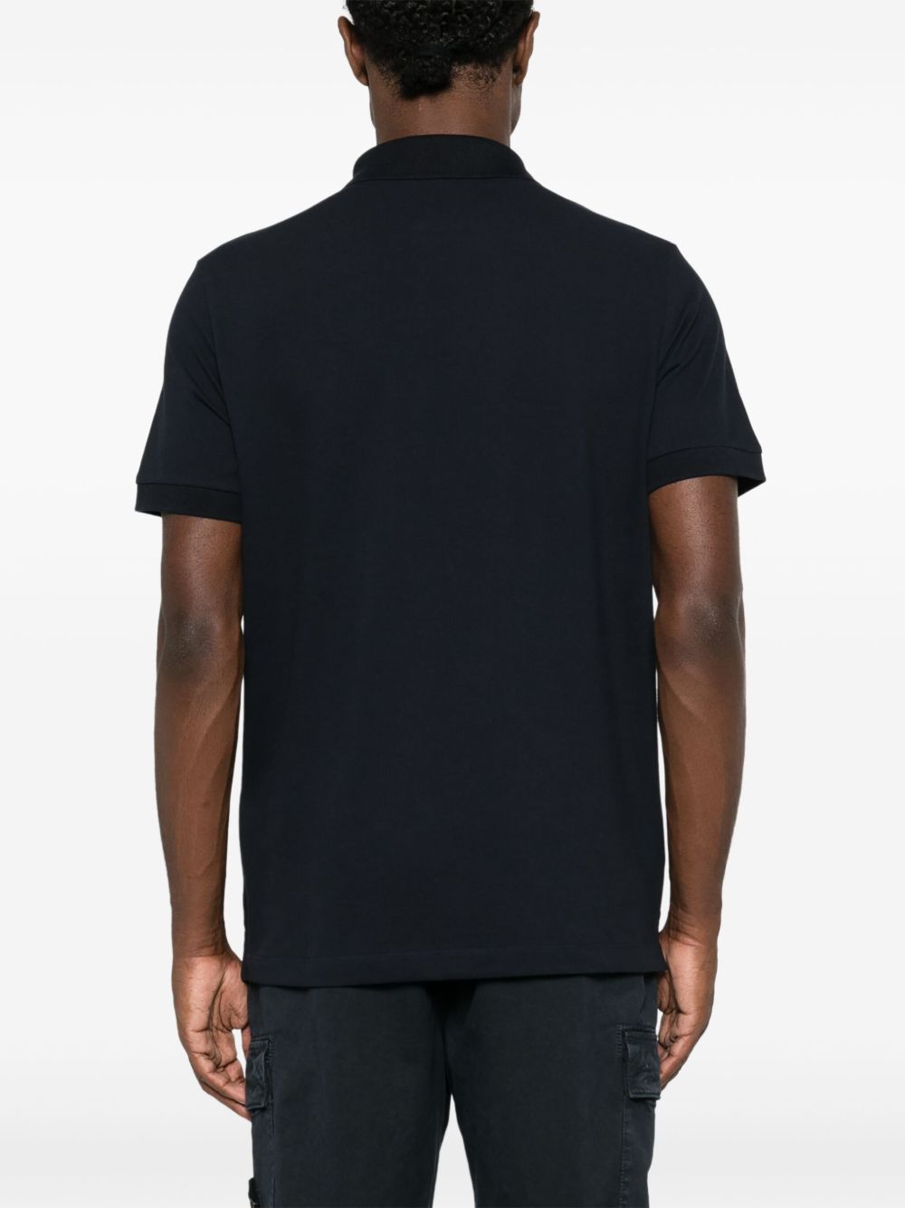 Polo navy con applicazione logo 
