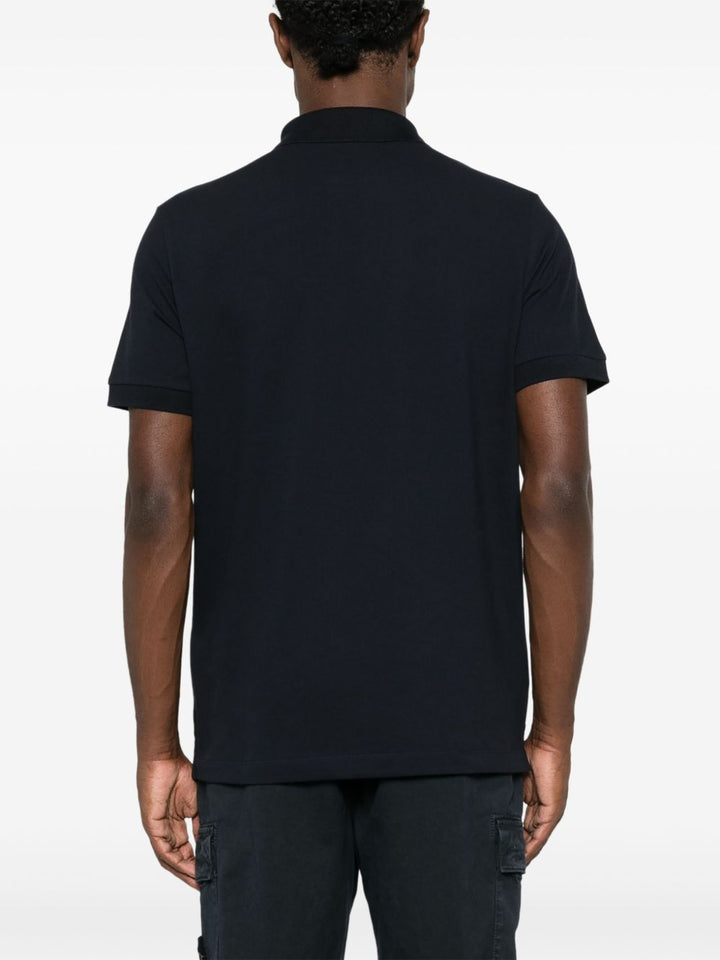 Polo navy con applicazione logo 