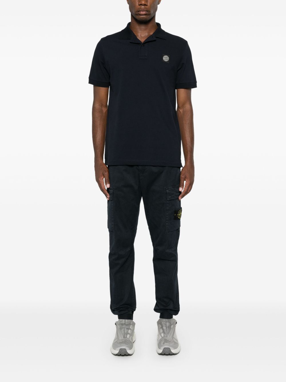 Polo navy con applicazione logo 
