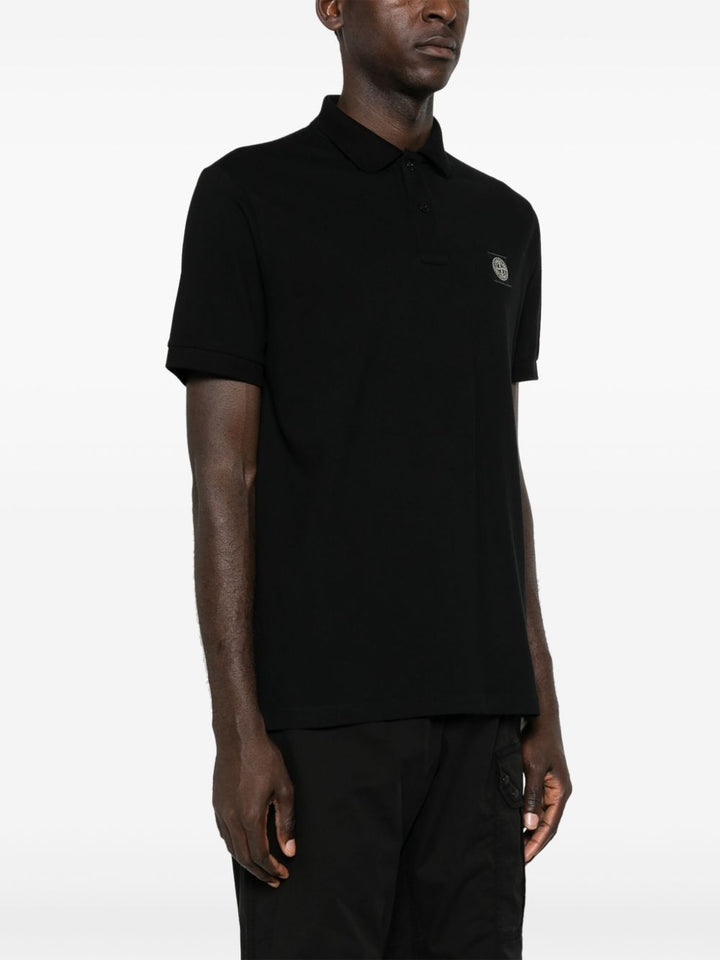 Polo nera con applicazione logo 
