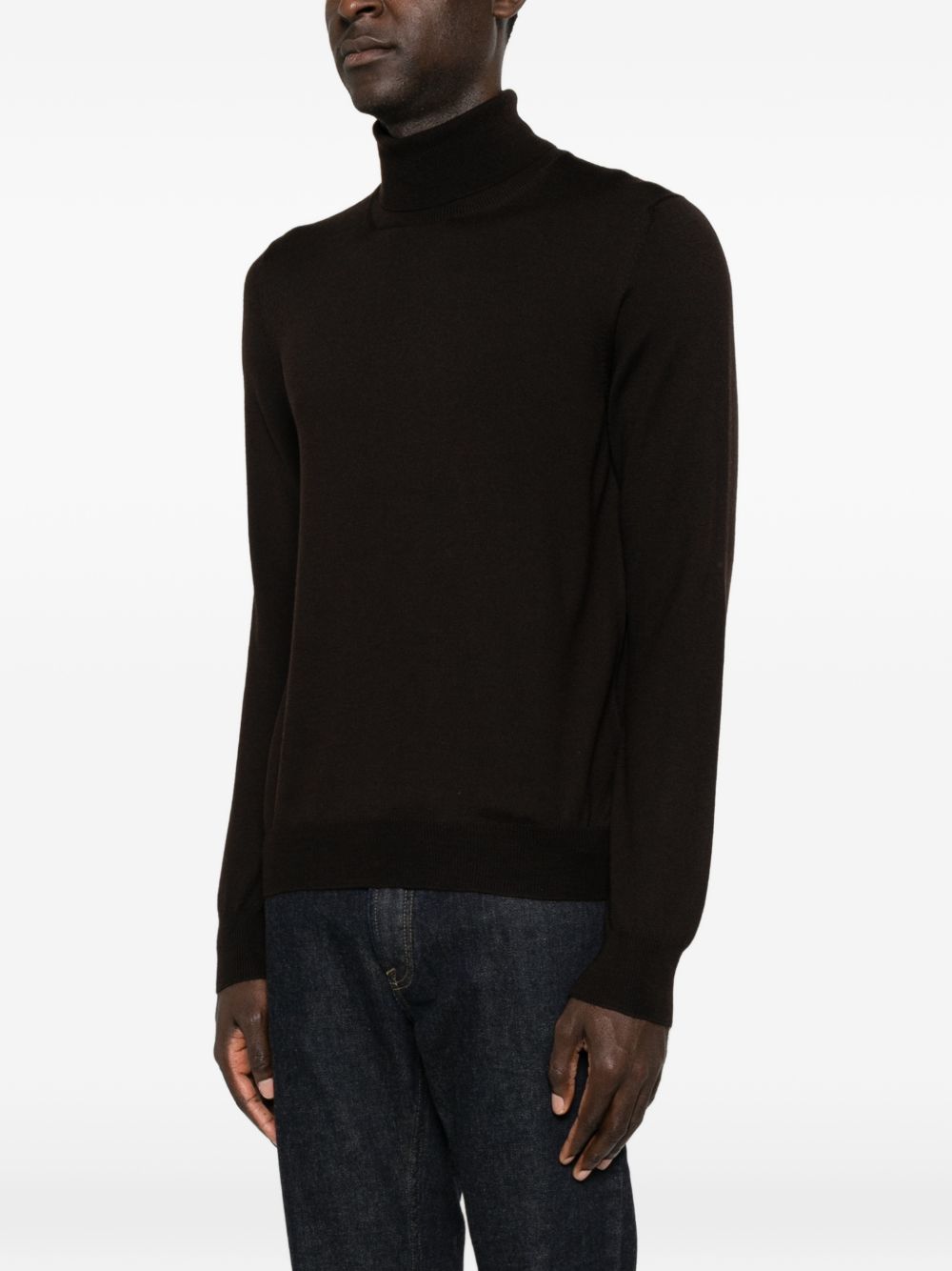Maglione moro a collo alto in lana vergine 