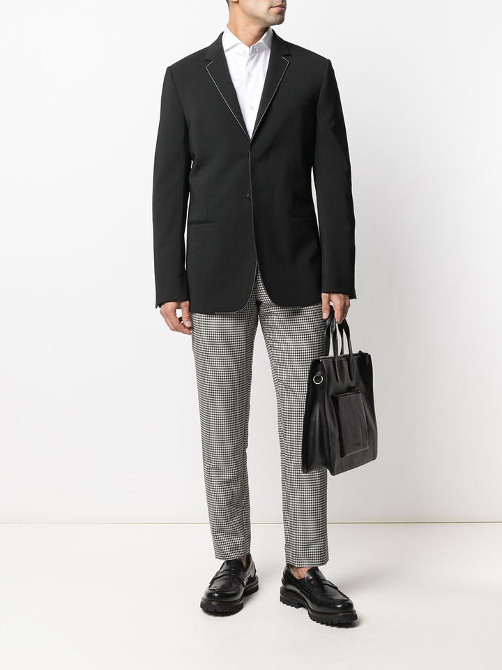 Camicia bianca in cotone con colletto ampio 