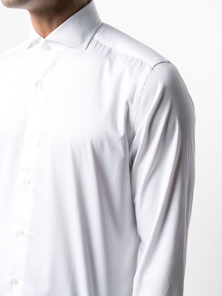Camicia bianca in cotone con colletto ampio 